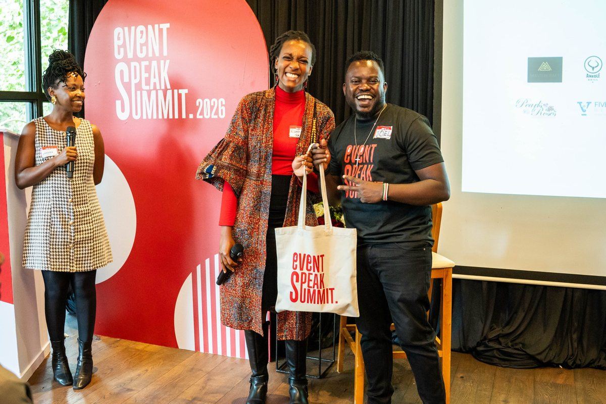A delegate receiving an Event Speak Summit tote bag on stage